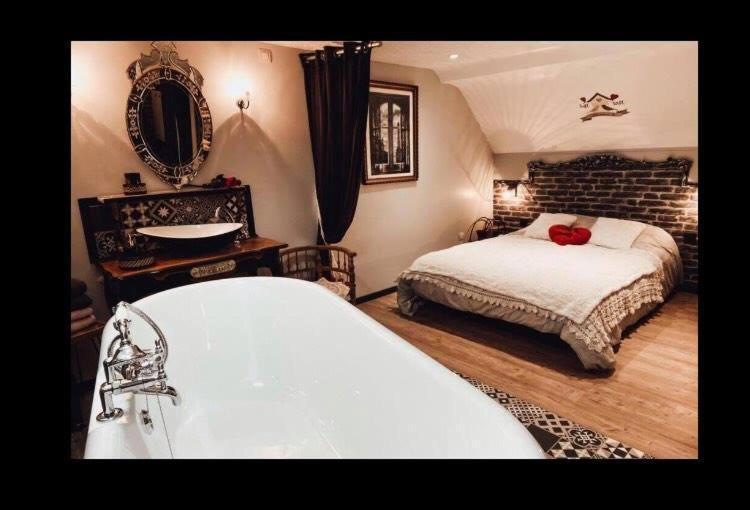 Appartement Romantique Parisien, Baignoire Retro Au Pied Du Lit 滨海布洛涅 外观 照片