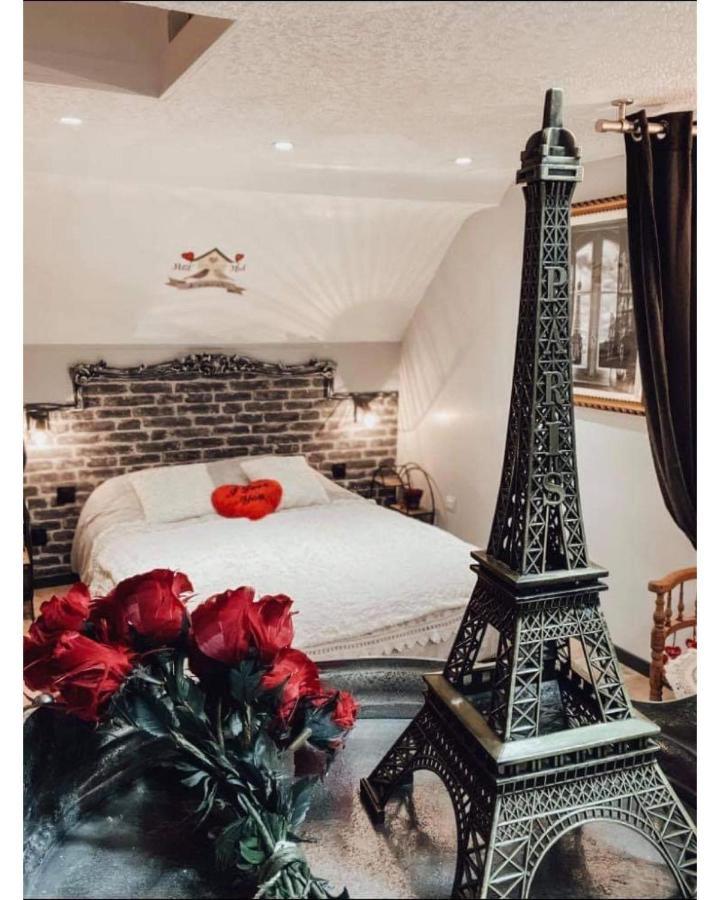 Appartement Romantique Parisien, Baignoire Retro Au Pied Du Lit 滨海布洛涅 外观 照片