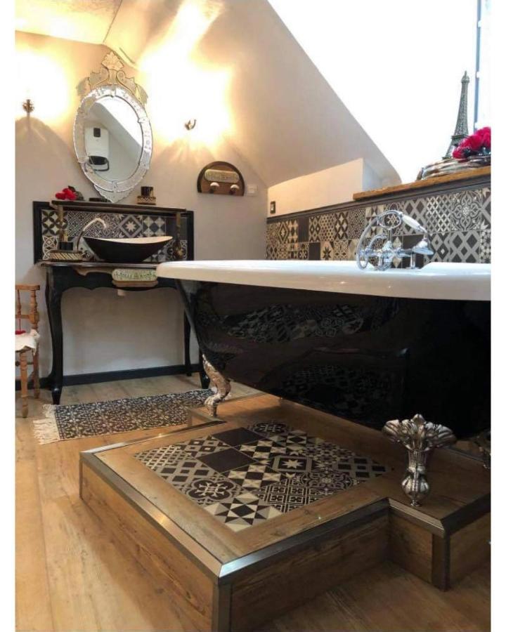 Appartement Romantique Parisien, Baignoire Retro Au Pied Du Lit 滨海布洛涅 外观 照片