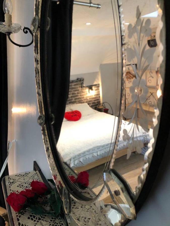 Appartement Romantique Parisien, Baignoire Retro Au Pied Du Lit 滨海布洛涅 外观 照片